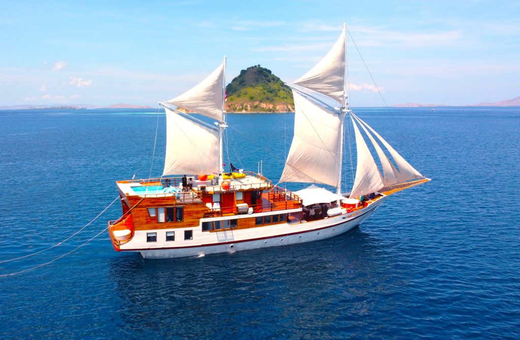 Sailing Boat lombok - Komodo with Phinisi Lady Grace