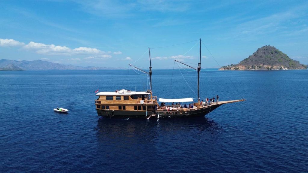 Phinisi Black Beard
