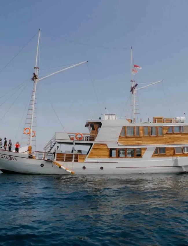 Phinisi Gandiva shared boat Komodo