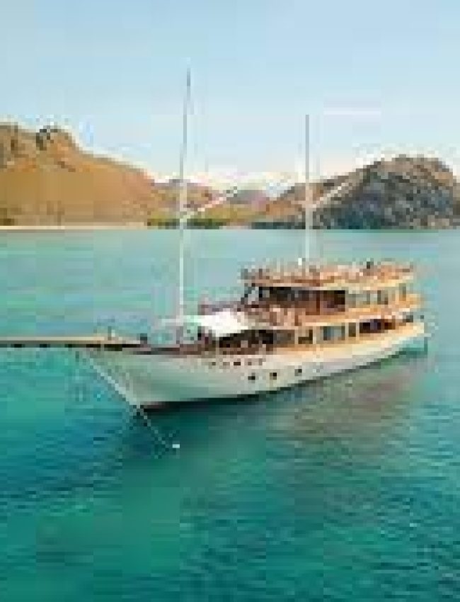 Phinisi Yumana Komodo
